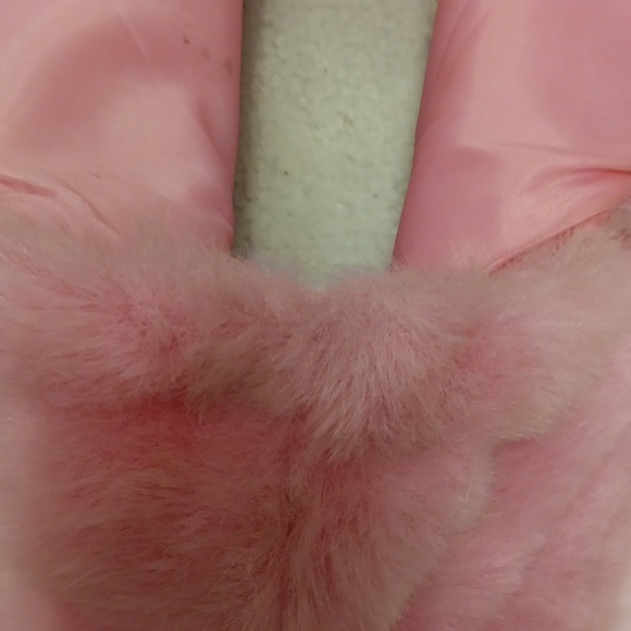 HOST PICK!! Brand New VINTAGE Y2K BARBIE FAUX MINK CAT/DOG CARRIER - Picture 6 of 10